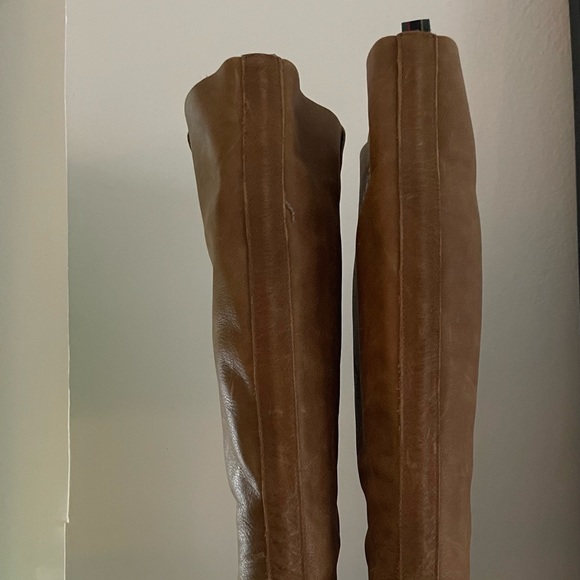 Gorgeous knee boots - Picture 2 of 3